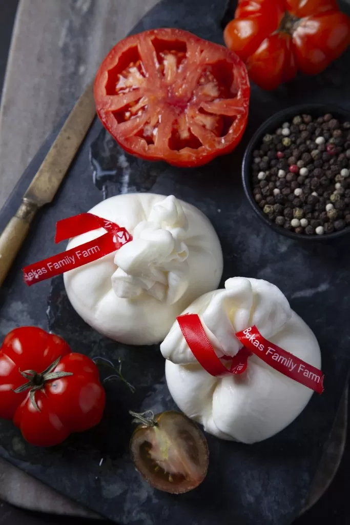 Burrata βουβαλίσια 150-200 γρ. Μπέκας_2